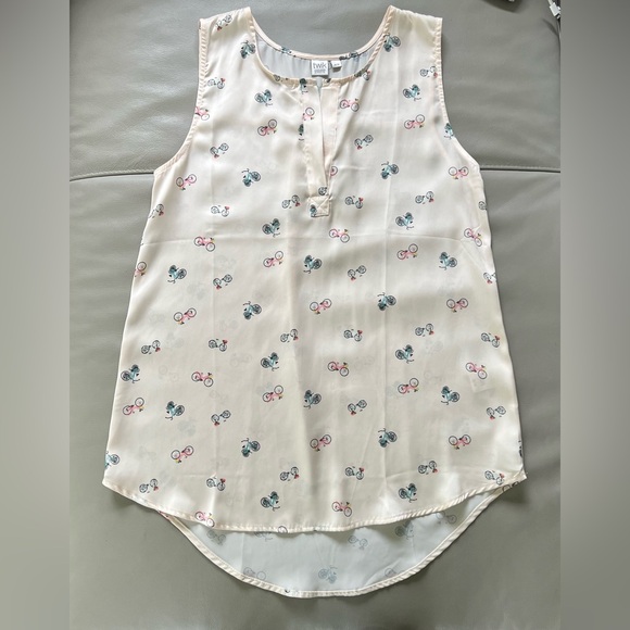 Size M bicycle print sleeveless blouse - business casual or office wear - Picture 1 of 3